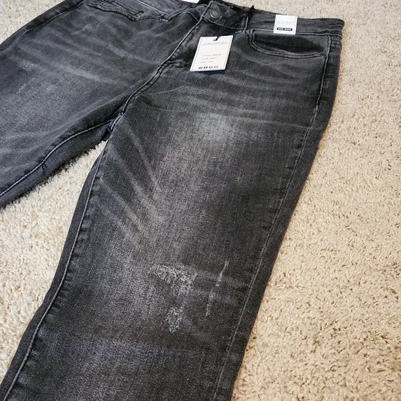 Judy Blue Capri's Size 7/28 - Picture 2 of 10